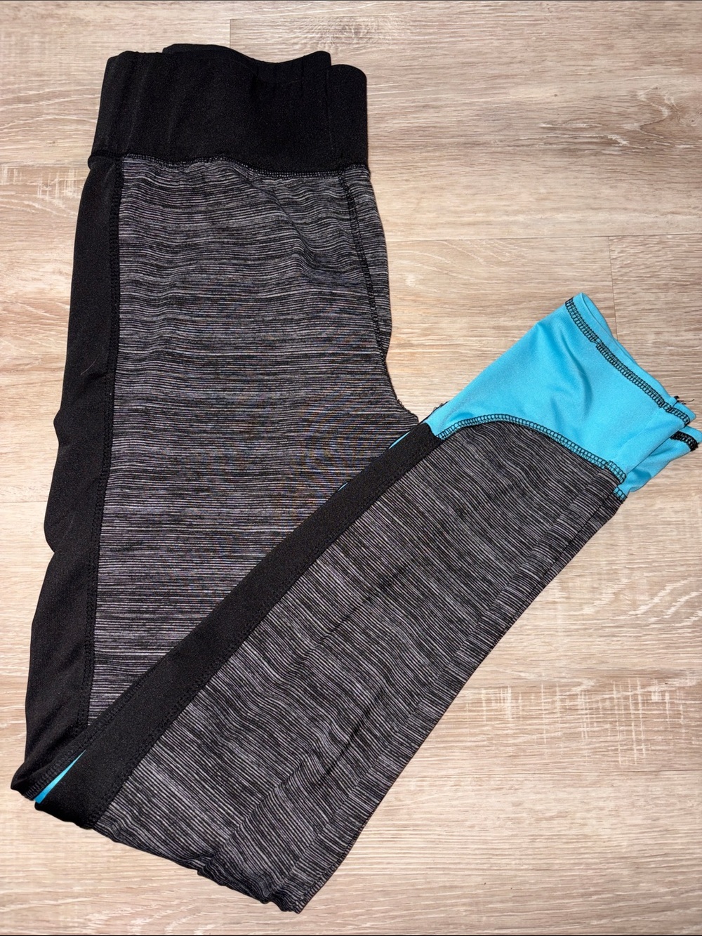 Mikk Athletica Leggings with Aqua Accent